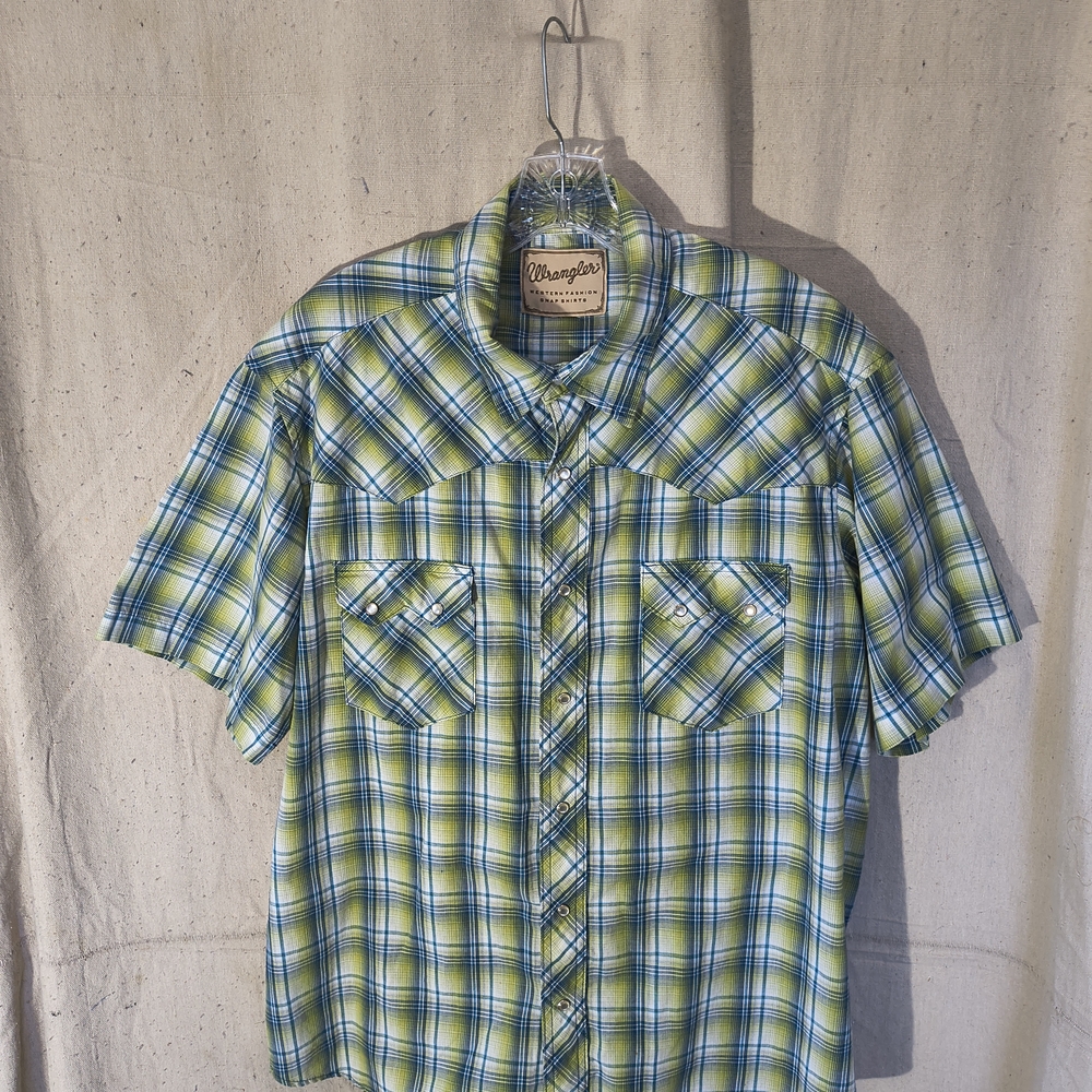 Wrangler Vintage Men's Size Large Green Plaid Shirt With Pearl Snap Buttons